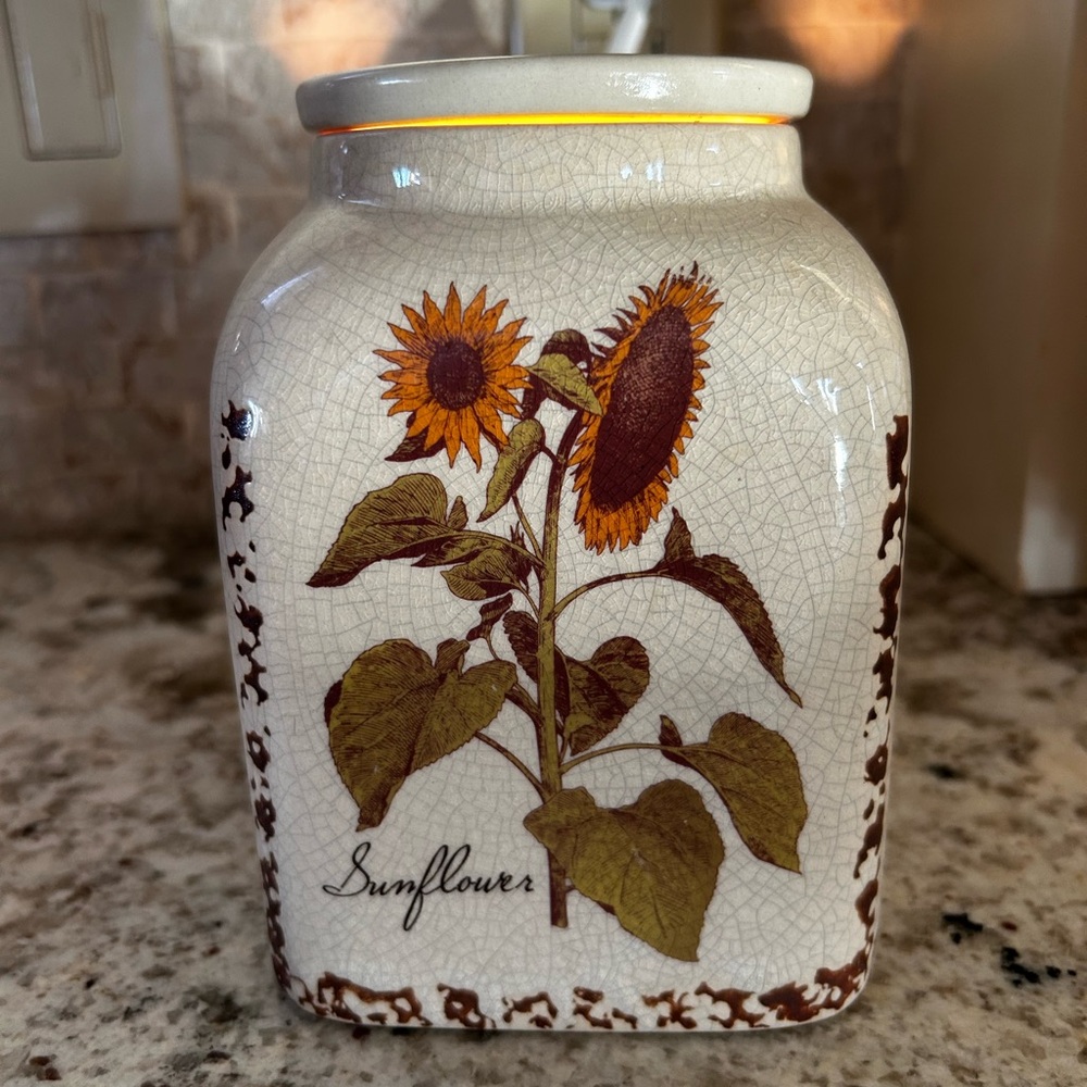 Scentsy Sunflower Warmer 🌻
